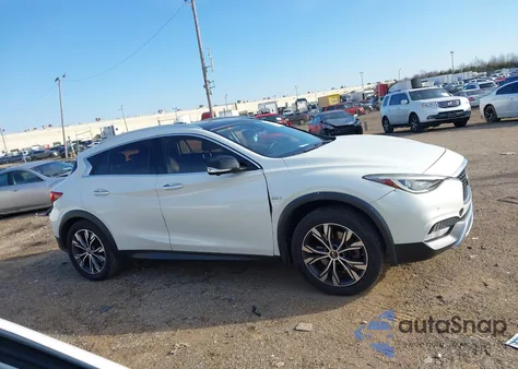 2017 Infiniti Qx30 Premium z USA, uszkodzony, nr VIN SJKCH5CRXHA024287